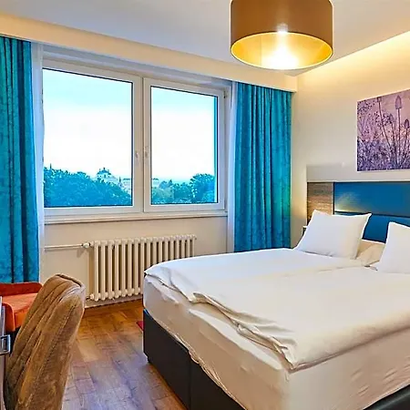 Park Flora Hotel 4*