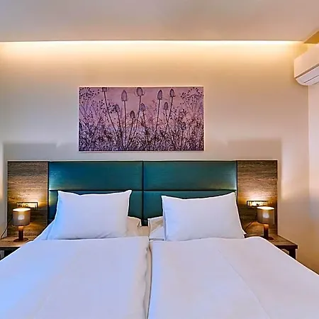 Park Flora Hotel 4*
