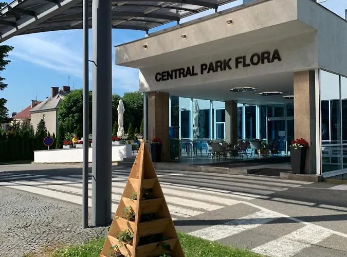 Park Flora 4*